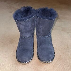 Navy uggs with silver dots and bows great condition